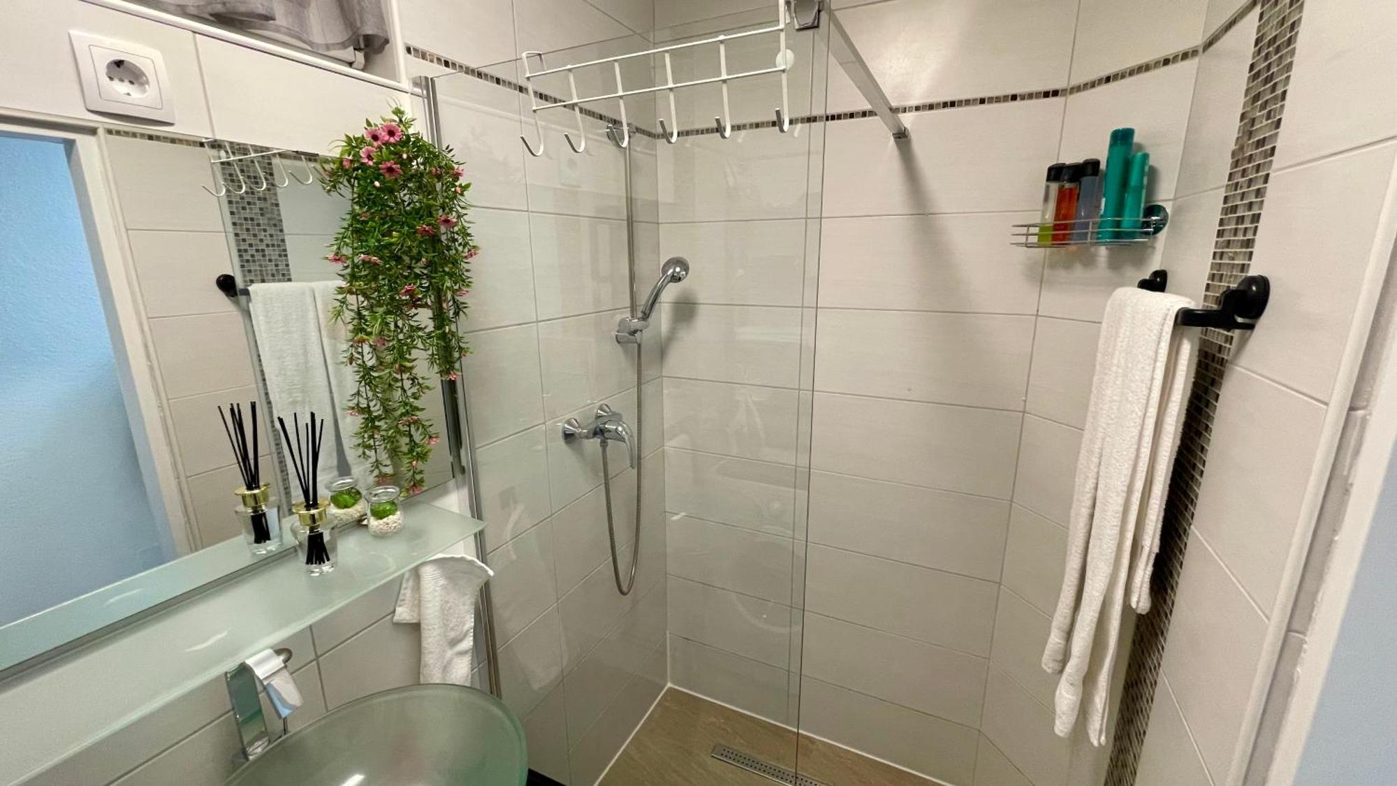 Zentrale, Moderne Wohnung In Грац Екстериор снимка